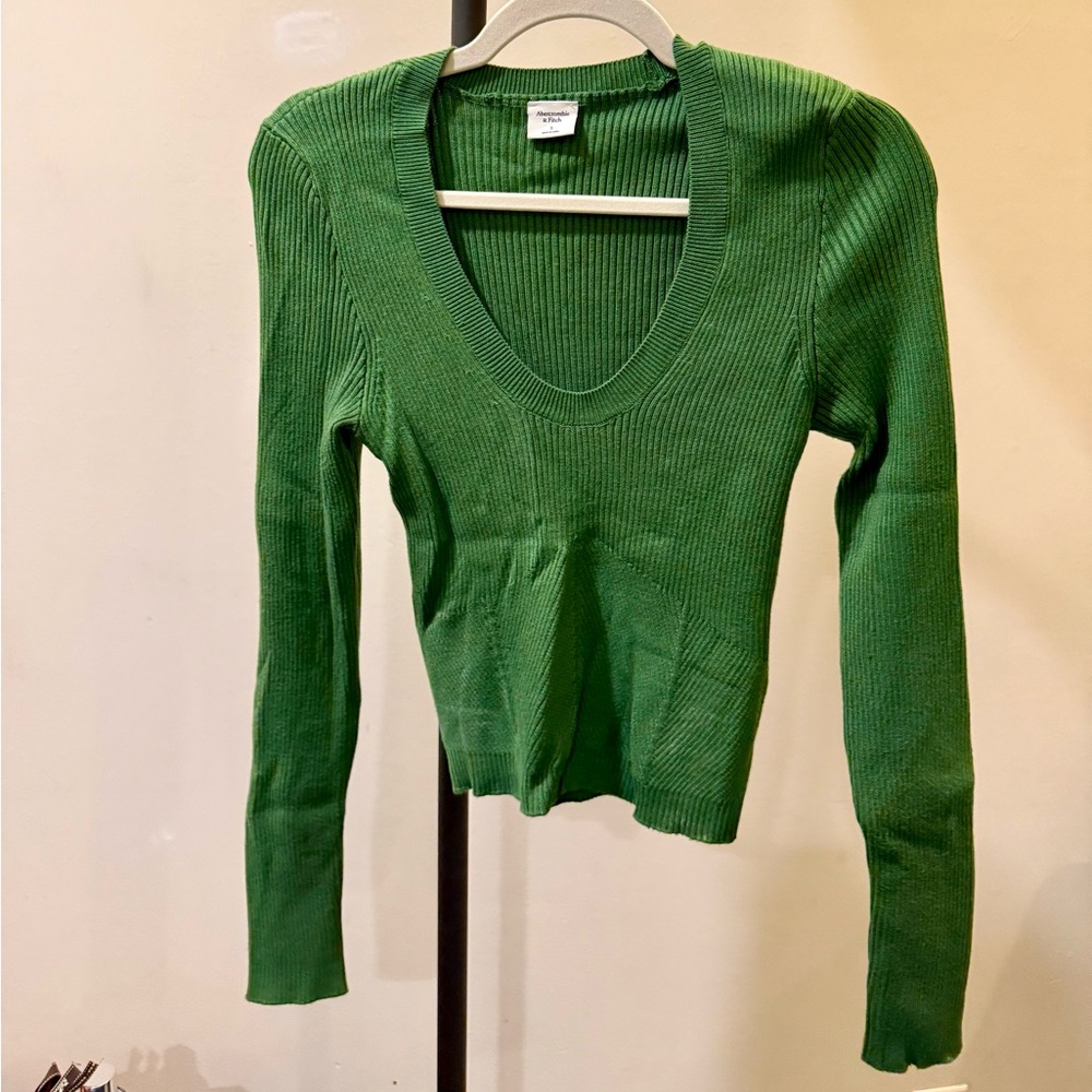 Abercrombie & Fitch Green Long Sleeve Tee for Effortless Style